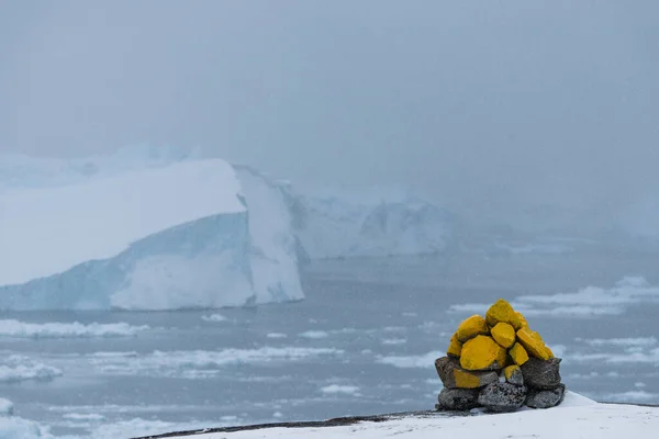 Cairn Front Iceberg — Stock Photo, Image