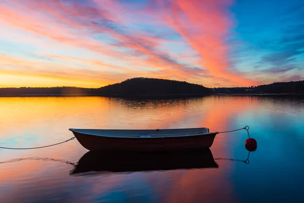 Boat Lying Still Lake Colorful Sunrise — Stock Photo, Image