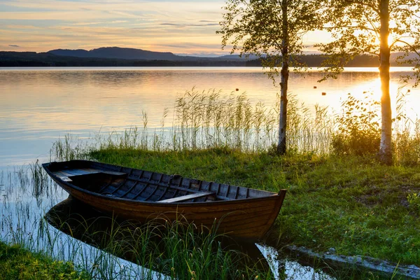 Båt Vid Sjön Vid Solnedgången Solleron Dalarna — Stockfoto