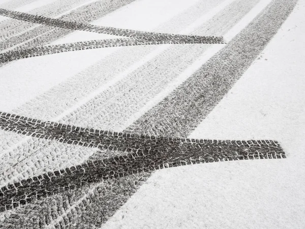 Taze Değmemiş Kar Örtüleri Kış Sokağında Lastik Izleri Gıcır Gıcır — Stok fotoğraf