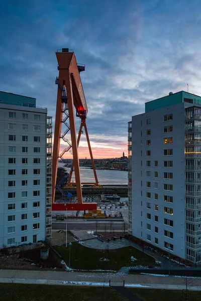 Wspaniały Blok Wieżowy Göteborgu Szwecja Przeciwko Pięknemu Niebu Otoczonemu Przez — Zdjęcie stockowe