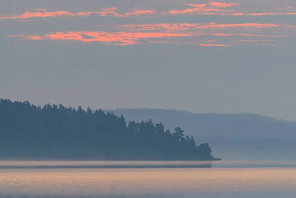 Matahari Terbit Masih Dan Danau Berkabut — Stok Foto
