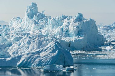 Ilulissat 'taki buzdağları, Grönland' daki buzul fiyortları.