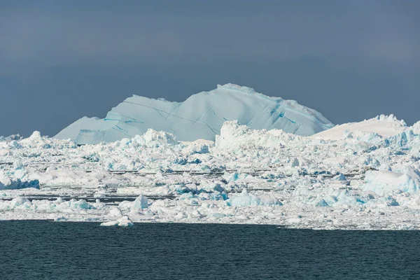 Ilulissat峡湾 Ilulissat Fjord 是格陵兰岛西海岸迪斯科湾的一座峡湾 Ilulissat Fjord于2004年被列入教科文组织世界遗产名录 — 图库照片