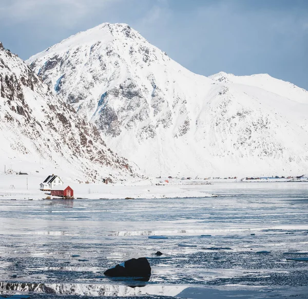 Замерзшее Озеро Амбар Возле Заснеженных Гор Национальном Парке Рондане Норвегия — стоковое фото