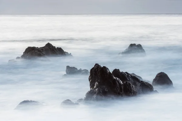 Lange Belichtung Von Meer Und Felsen Auf Madeira — Stockfoto