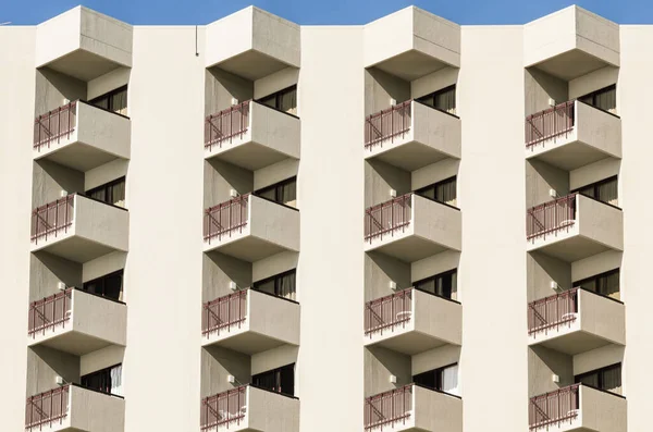Edificio Del Hotel Con Balcones Vacíos — Foto de Stock