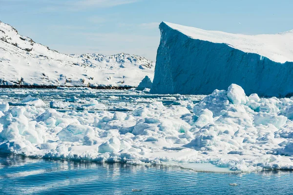 イルリサット フィヨルド Ilulissat Fjord グリーンランド西海岸のディスコ湾に浮かぶフィヨルドである 2004年にユネスコの世界遺産に登録された — ストック写真