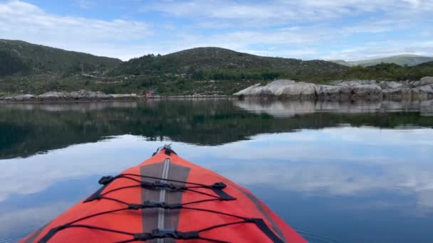 Mountain Scenery Red Kayak Calm Water — Stock Video