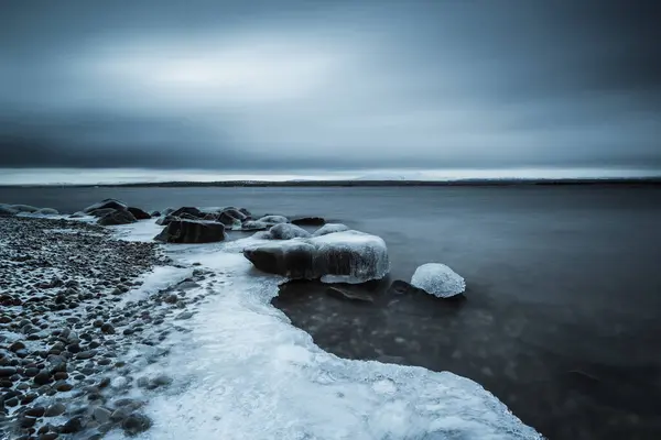 Tranquil Lake Rocky Frozen Coastline Winter Norway — Stock Photo, Image
