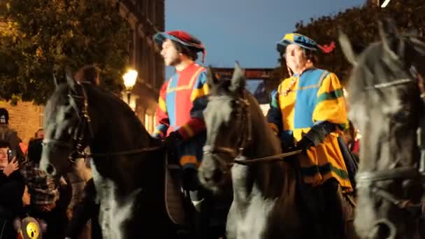 Celebrazione Del Giorno San Martino Due Uomini Cavallo Costumi Medievali — Video Stock