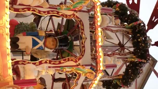 Vid Jul Marknaden Vintage Dekoration Karusell Roterande Högkvalitativ Vertikal Film — Stockvideo