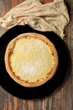 Hindistan cevizli beyaz çikolatalı pizza. Brezilya pizzası.