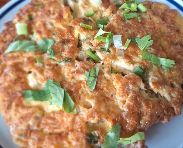 Omletin dışı çıtır çıtır, içi yumuşaktır..