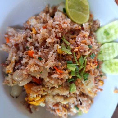 Hakiki Tayland usulü kızarmış pilav. Tayland 'ın Tadı