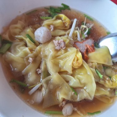 Domuz köfteli Wonton Çorbası ve Çorba