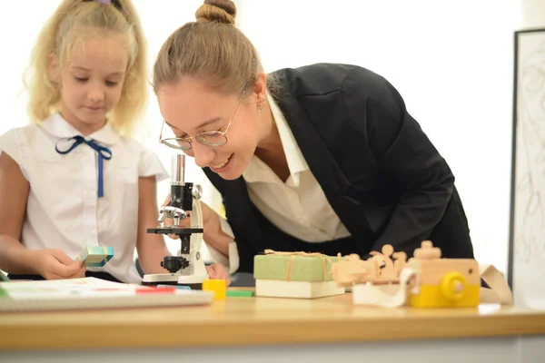 Little Girl Tutor Studying Chemistry Biology Using Microscope School Science — Stock Photo, Image