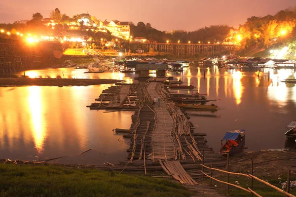 Nocna Scena Tymczasowego Pływającego Mostu Bambusowego Pobliżu Mostu Mon Lub — Zdjęcie stockowe