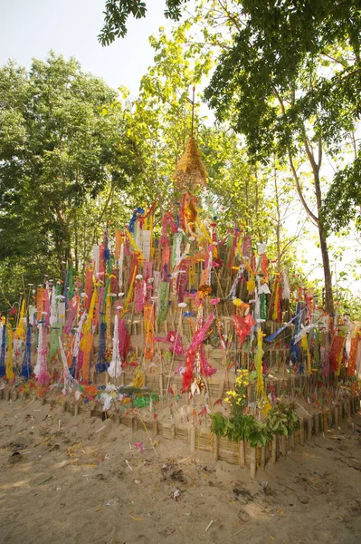 Pagoda Made Sand Colorful Flags Planted Wat Wang Wiwekaram Sangkhlaburi — Stock Photo, Image