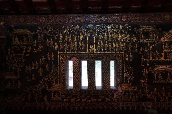 Wewnętrzne Ściany Kościoła Wat Xieng Thong Zdobią Starożytne Wzory Złocone — Zdjęcie stockowe