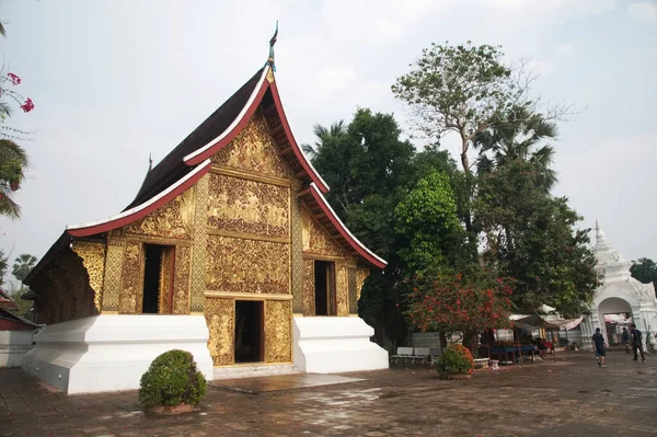 Vat Xieng Thong 意思是金城寺 指的是佛寺 这些建筑是老挝社区生活的核心 建于1559年至1560年 — 图库照片