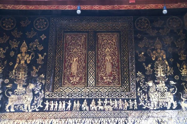 Zewnętrzne Ściany Kościoła Wat Xieng Thong Zdobią Tradycyjne Wzory Złocone — Zdjęcie stockowe