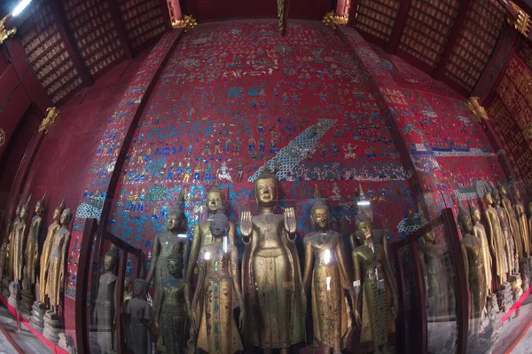 Grupp Antika Buddha Bilder Olika Storlekar Ligger Chariot Hall Wat — Stockfoto