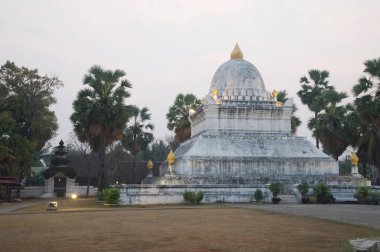 Lotus Stupa, Wat Wisounrat 'ın eşsiz özelliklerinden biri olan 