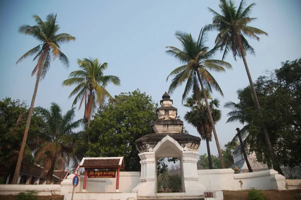 Wat Visounarath入口的独特之处在于美丽的高棉建筑 该寺始建于1512年 位于拉斯北部的卢安普拉邦省 — 图库照片