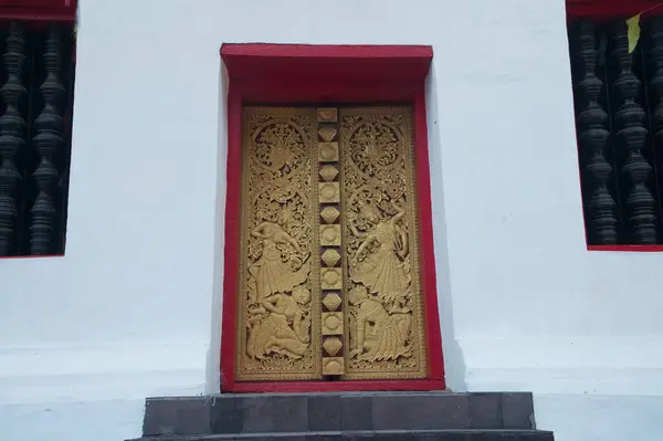 Caractère Unique Porte Arrière Église Temple Visounarath Est Une Architecture — Photo