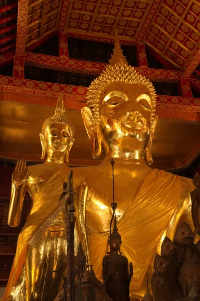 Luang Phor Tor Jest Głównym Złotym Buddą Kościoła Wat Visounarath — Zdjęcie stockowe
