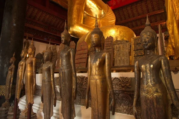 Des Groupes Images Antiques Bouddha Différentes Tailles Sont Rassemblés Dans — Photo