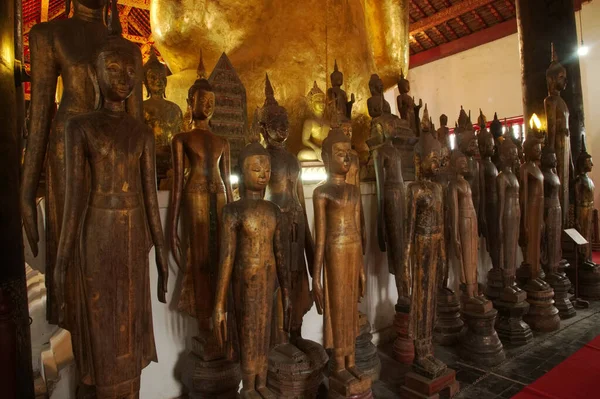 Skupiny Starověkých Buddhových Obrazů Různých Velikostí Shromážděných Různých Opuštěných Chrámů — Stock fotografie