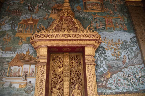 Vstupní Dveře Krásnou Sochou Štukem Sim Nebo Kostel Architektury Lan — Stock fotografie