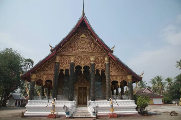 暹罗或佛教建筑教堂 兰香风格 由水泥墙制成 门框上有金色图案 有壁画 在Wat Mahathat或Wat Noi Monastery Stupa — 图库照片