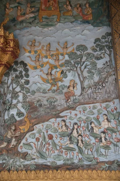 美しいストゥッコ シムまたはラン ザン様式の教会建築 ワット マハートまたはワット タノイの壁画 ストゥーパ修道院 とルアンパバーンで最も美しい寺院の1つ — ストック写真