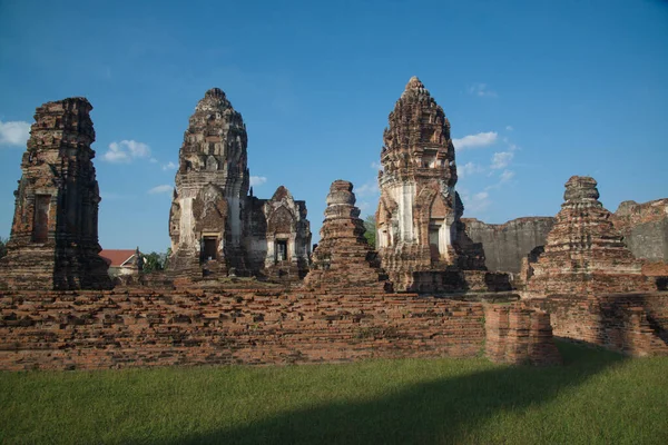 Wat Nakhon Kosa宣布对国家重要历史遗迹进行登记 在达瓦瓦蒂时期有一个古老的遗址 一个巨大的切迪 Phra Prang出现在17世纪的Lopburi时期 位于泰国Lop Buri — 图库照片