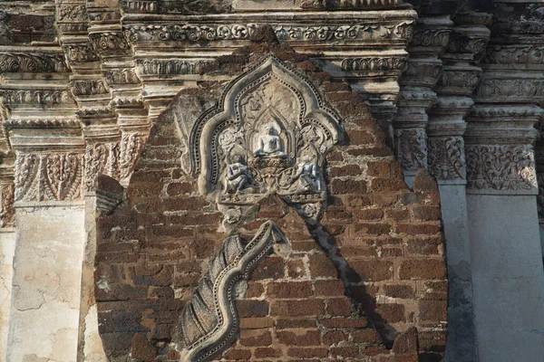 Phra Prang Wat Nakhon Kosa Nın Giriş Kapısındaki Pedikürdeki Stucco — Stok fotoğraf