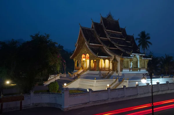 呼啦啦砰 的夜间时间是 呼啦啦砰 呼啦啦砰 的神圣时刻 它是兰香王国的一个重要佛像 位于老挝北部卢安普拉邦市博物馆内 — 图库照片
