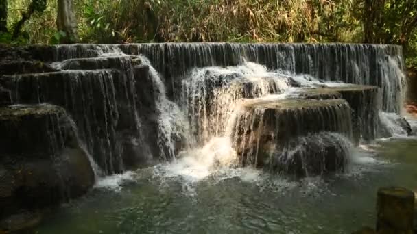Tat Kuang Waterfalls Una Cascata Calcarea Verde Smeraldo All Interno — Video Stock