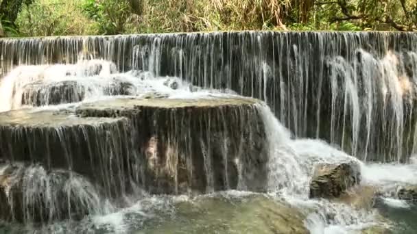 Tat Kuang Cascadas Una Cascada Piedra Caliza Verde Esmeralda Dentro — Vídeos de Stock