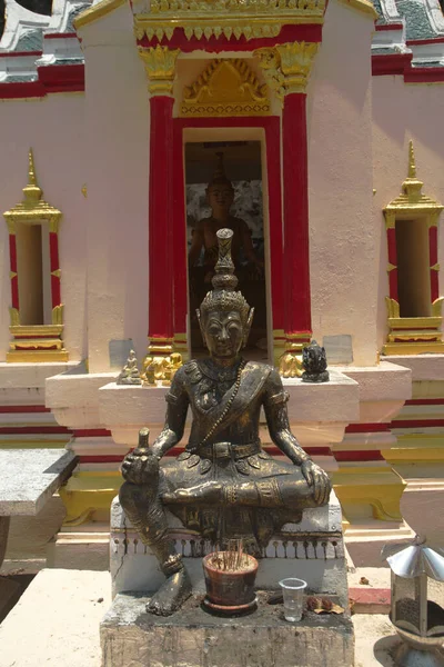 Een Stenen Zwart Standbeeld Van Kluizenaar Versierd Bij Wat Pha — Stockfoto