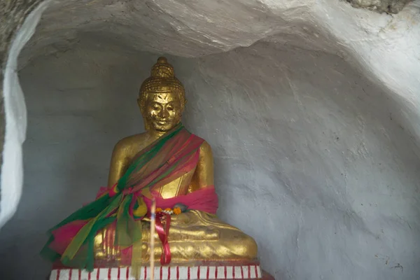 Golden Sitting Buddha Cave Wat Pra Pathom Jedi Largest Pagoda — Stock Photo, Image