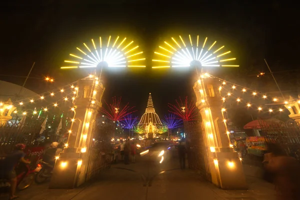 stock image Colorful night lights at Wat Phra Pathom Chedi temple. The largest pagoda in the world on Loi Krathong Day. Which is an annual event held on a regular. Located at Nakhon Pathom Province in Middle of Thailand.