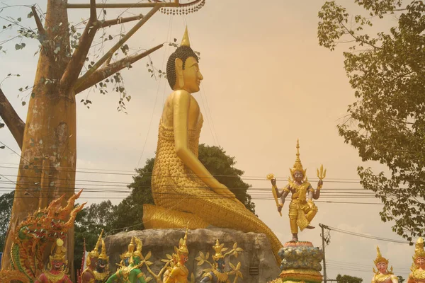 Large Buddha Receiving Offerings Elephant Monkey Parileyyaka Guardian Dragging Serpent — Stock Photo, Image