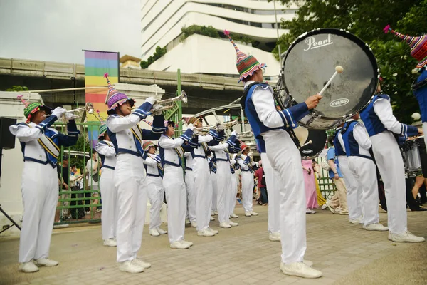 Бангкок Тайланд Июня 2023 Вид Марширующий Оркестр Празднующий Улицах Ежегодном — стоковое фото