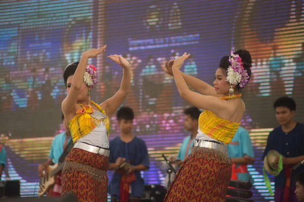 Bangkok Thailand Április 2014 Egy Azonosítatlan Gyönyörű Táncosok Végre Egy — Stock Fotó