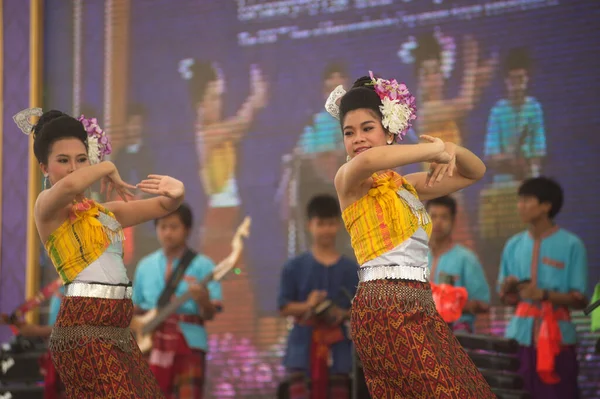 Bangkok Thailand Abril 2014 Não Identificado Belas Dançarinas Realizar Show — Fotografia de Stock