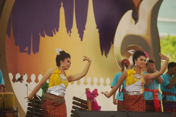 Bangkok Thailand Nisan 2014 Tanımlanamayan Güzel Dansçıların Bir Turist Gösterisi — Stok fotoğraf