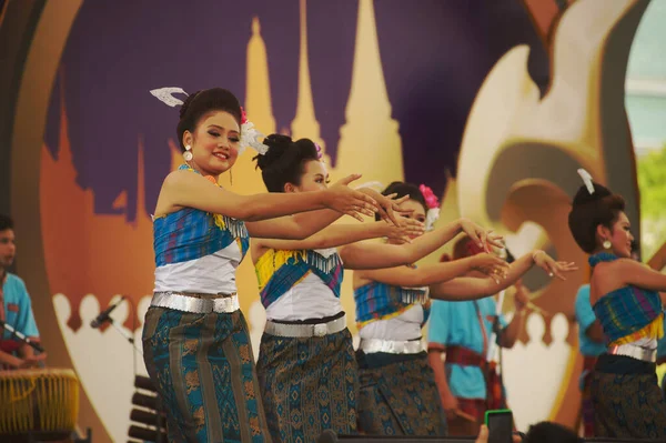 Bangkok Thailand Április 2014 Egy Azonosítatlan Gyönyörű Táncosok Végre Egy — Stock Fotó